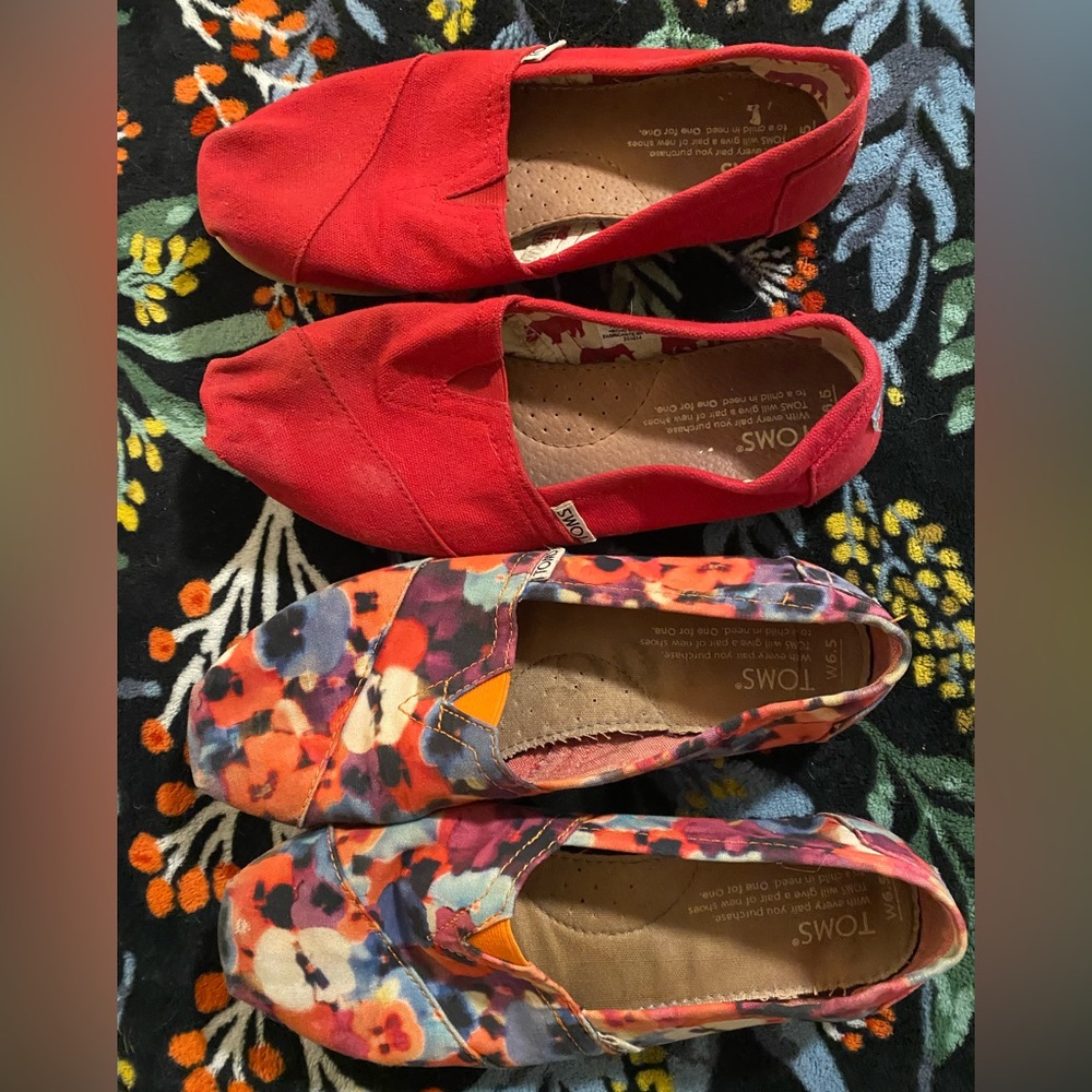 2 pair of women’s Tim’s size 6.5